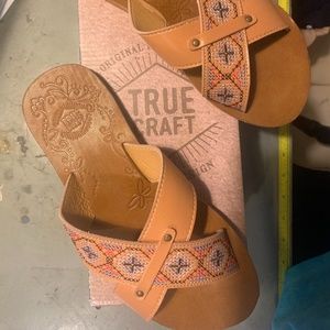 TRUE CRAFT Cross Band Sandals 7.5M, Cognac  NIB